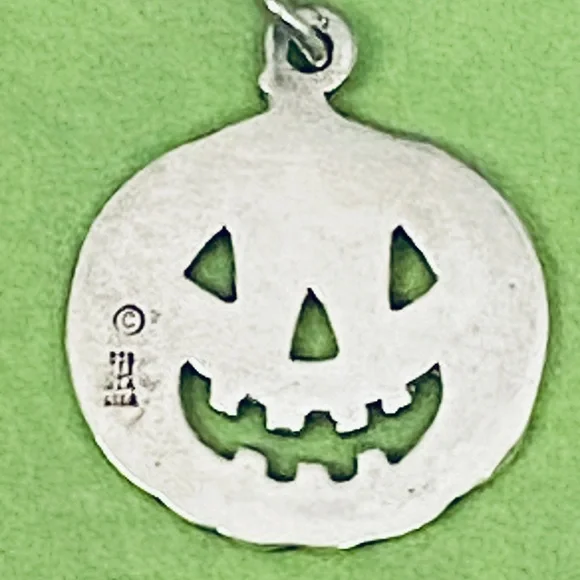 James Avery Retired Large Silver Jack O Lantern Pumpkin Charm - Picture 2 of 4